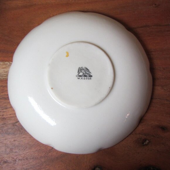 W.H. Goss crested heraldry china vintage Whitby plate (GC052 Grace) - Picture 4 of 5